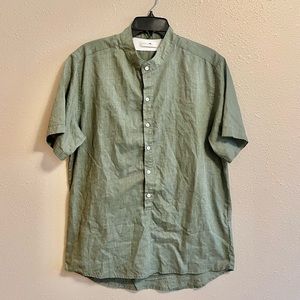 NEW/NEVER WORN - L - light green linen button down short sleeve shirt